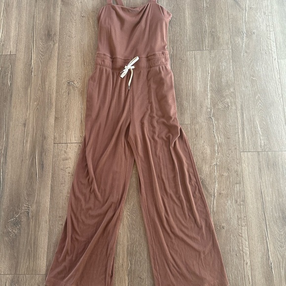 Vuori Women’s Brown Wide-Leg Jumpsuit with Drawstring - Picture 2 of 6